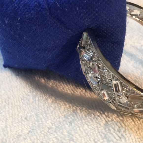 Statement Bangle - Picture 3 of 4